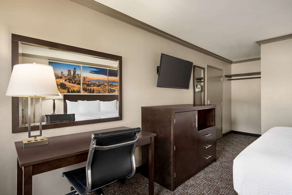 Baymont by Wyndham Monterey Park - photo 22