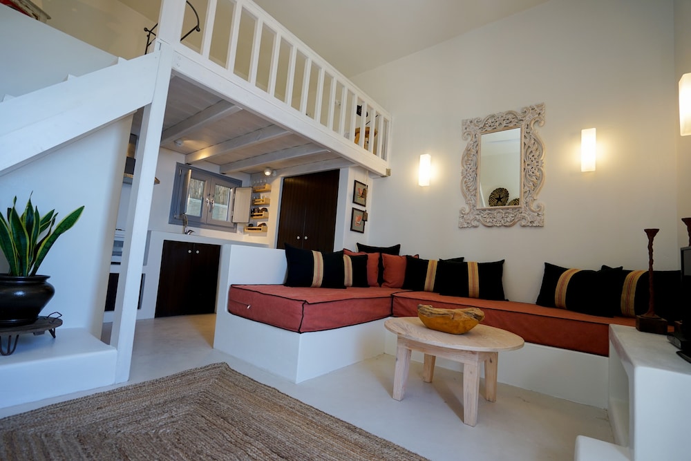 Villa Alisachni — 4-Star Luxury Hotel in Andros, Greece