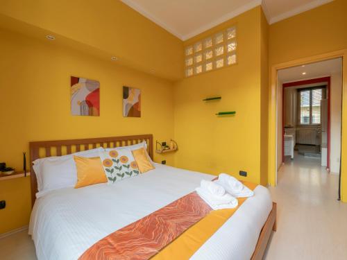 Xenia Apartments Colorful apartment in Fiera area — 4-Star Luxury Hotel in Milan, Italy
