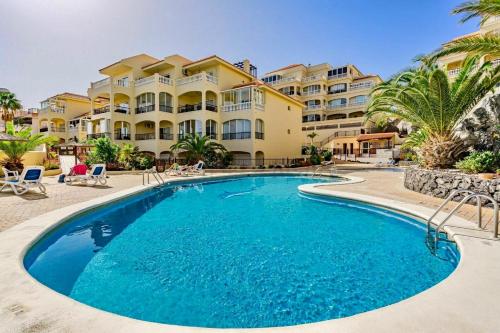 LA PAZ. Lovely apartment overlooking the golf and sea — 4-Star Luxury Hotel in San Miguel De Abona, Spain