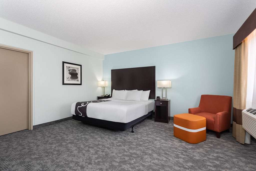 La Quinta Inn & Suites by Wyndham Bonita Springs Naples N. - photo 29