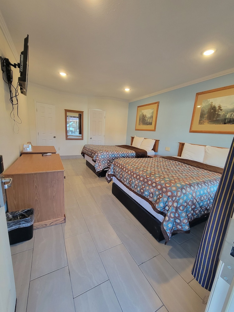 Townhouse Motel - photo 30