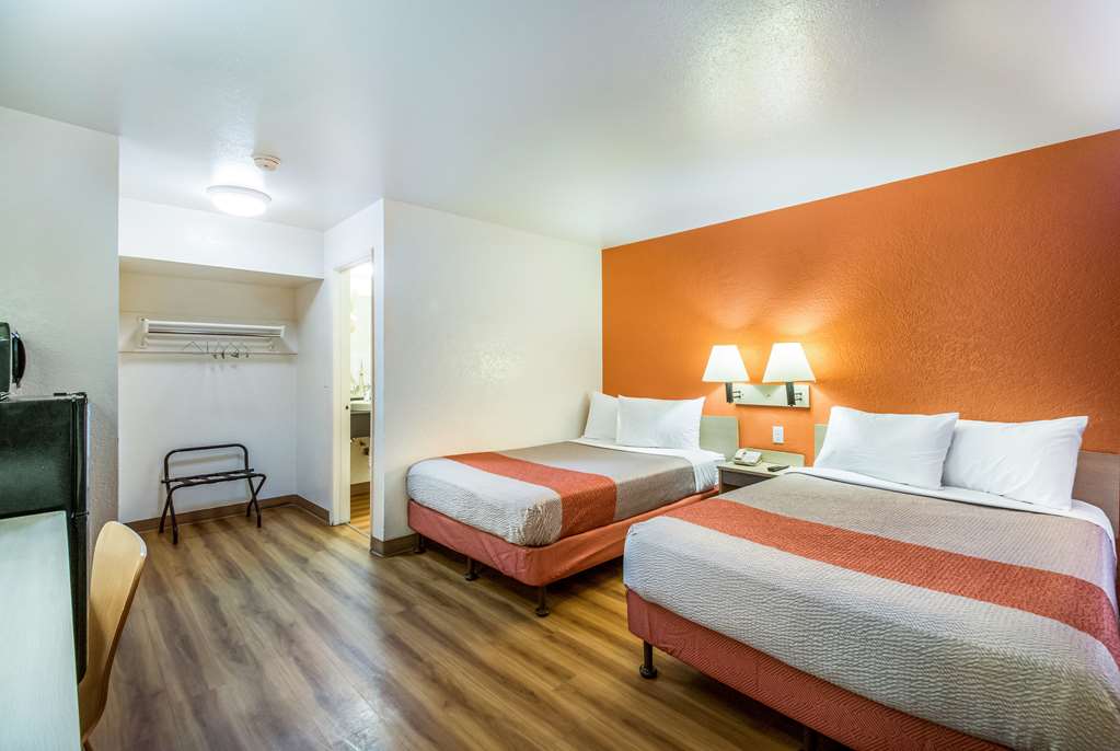 Motel 6 Youngtown AZ Phoenix Sun City - photo 20