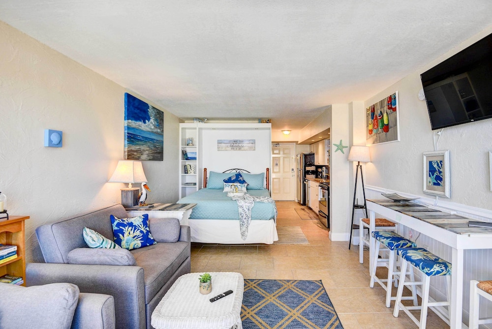 Daytona Beach Studio with Balcony and Ocean View - photo 5