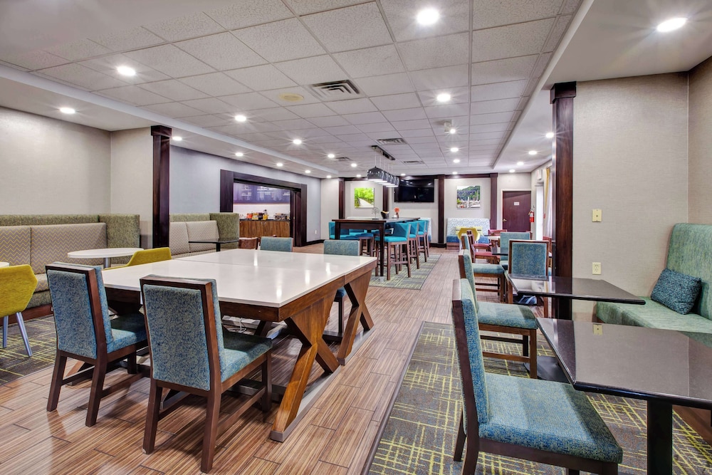 Hampton Inn & Suites Cleveland Airport Middleburg Heights - photo 49