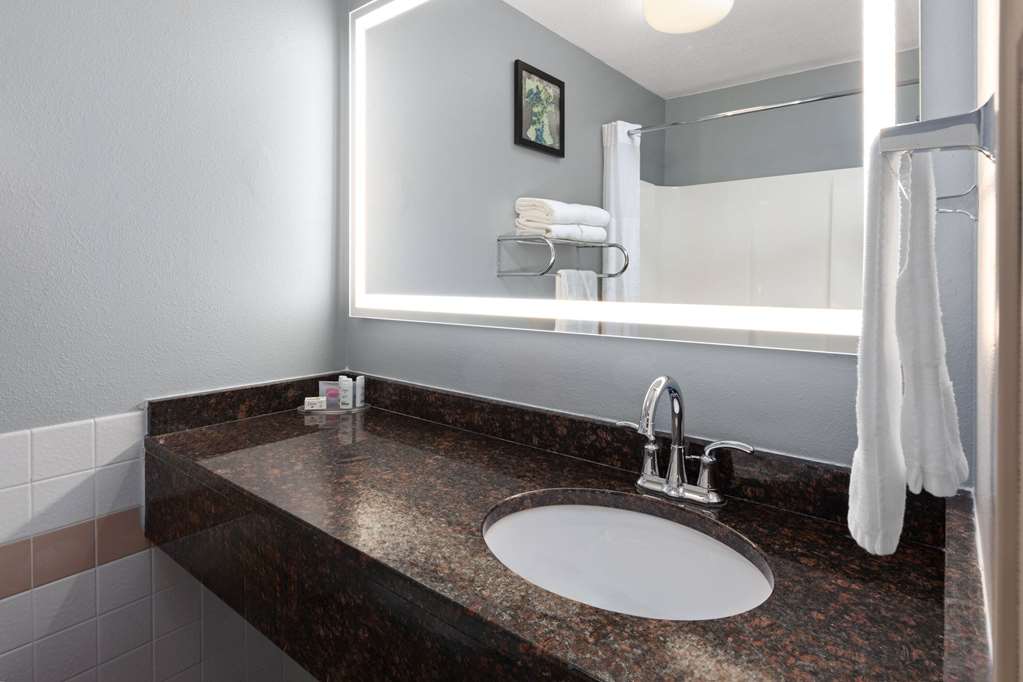 AmericInn by Wyndham North Branch - photo 32