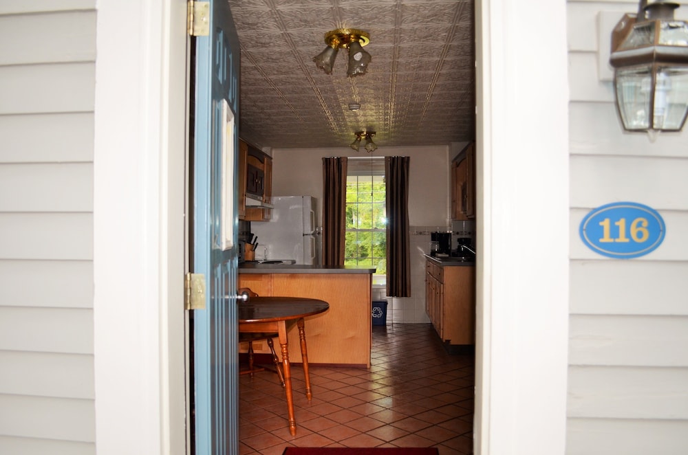 Maple Terrace Motel - photo 34