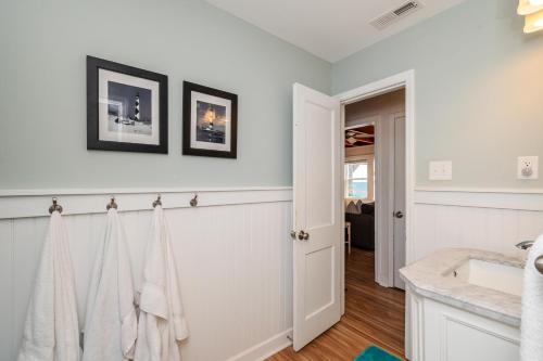 A Little Nauti by Oak Island Accommodations - photo 6