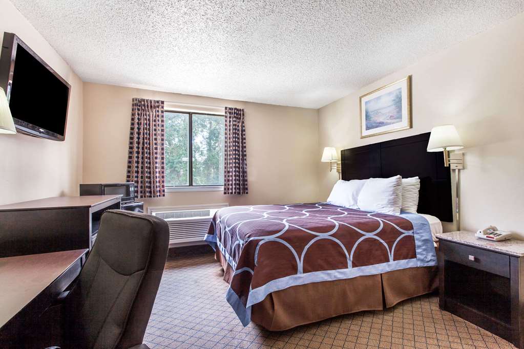 Super 8 by Wyndham Cleveland TX - photo 6
