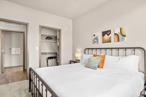 Westgate CozySuites by stadium with pool #13 — 4-Star Luxury Hotel in Glendale, United States