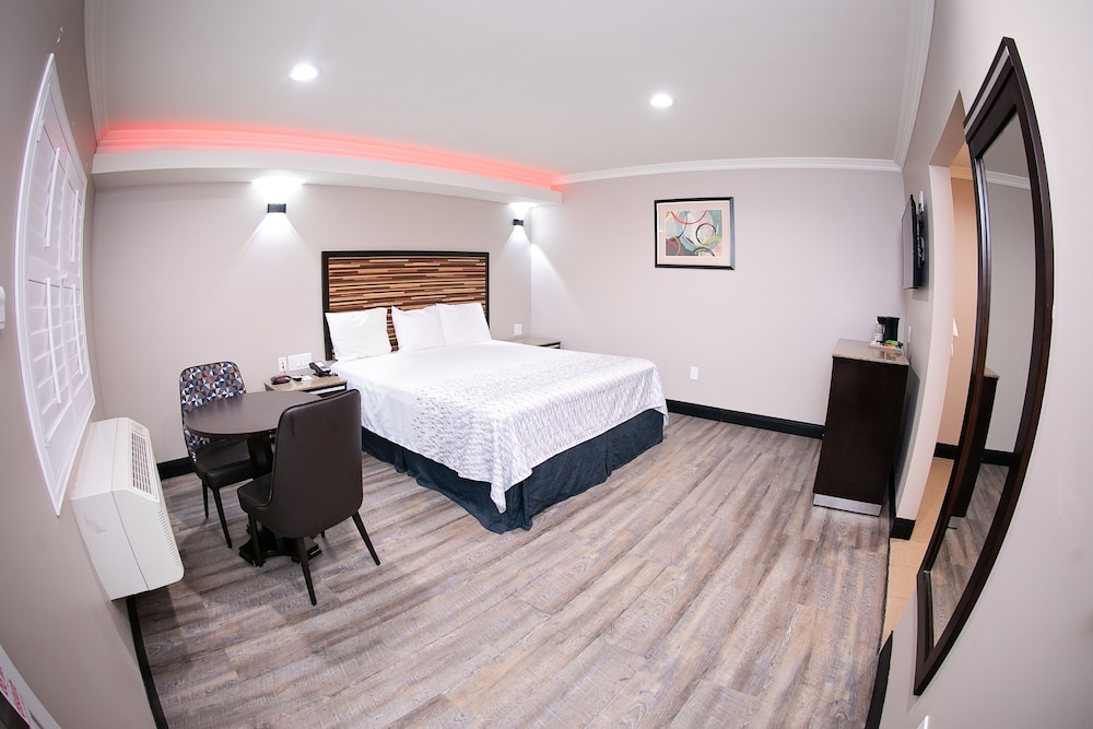 Diamond Bell Inn & Suites - photo 18