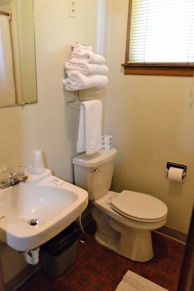 Innkeeper Motel - photo 51