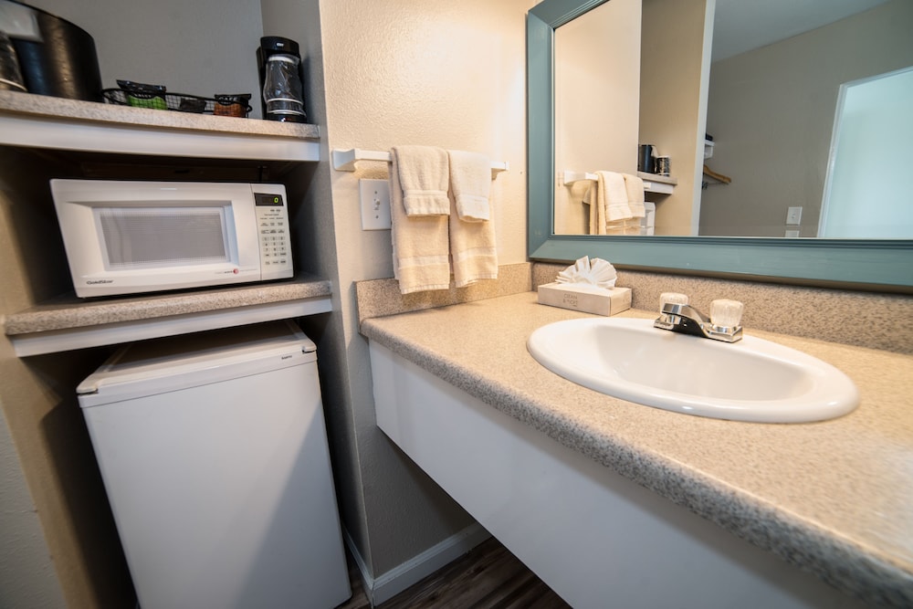 Ocean Villa Inn - photo 40