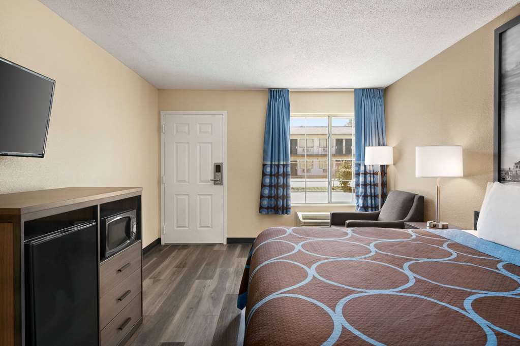 Super 8 by Wyndham Gulfport Airport NW Near Biloxi - photo 24
