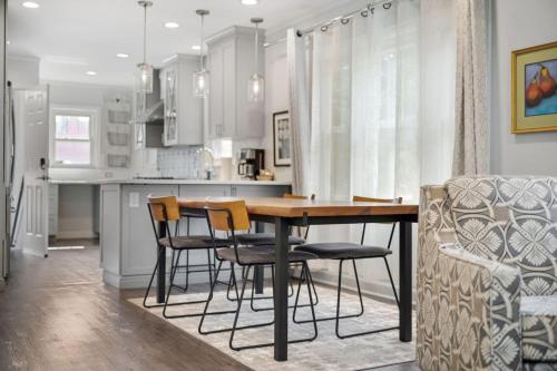 DU Cherry Creek Bungalow Sleeps 4 — 4-Star Luxury Hotel in Denver, United States