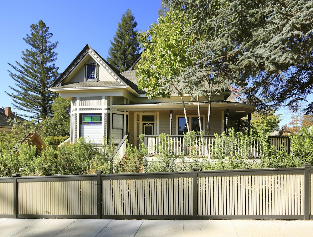 Grape Leaf Inn - photo 49