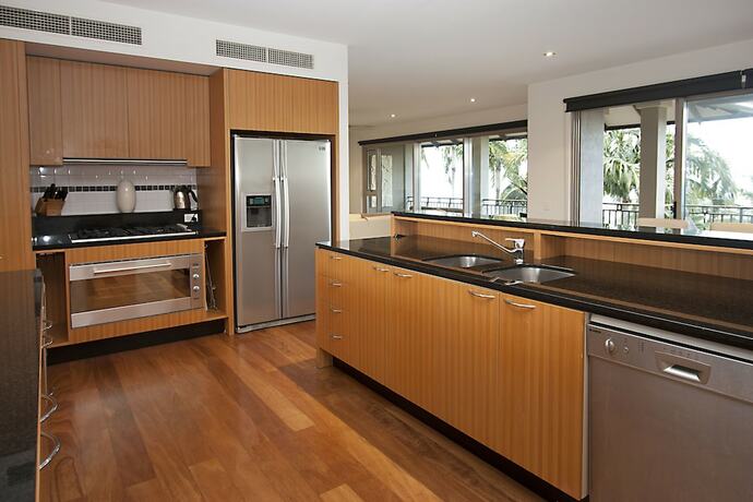 U 12 Santai — 4-Star Luxury Hotel in Palm Cove, Australia