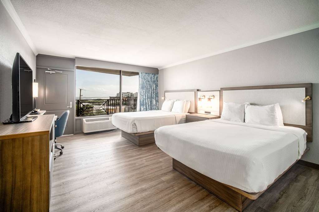 La Quinta Inn & Suites by Wyndham Cocoa Beach Oceanfront - photo 19