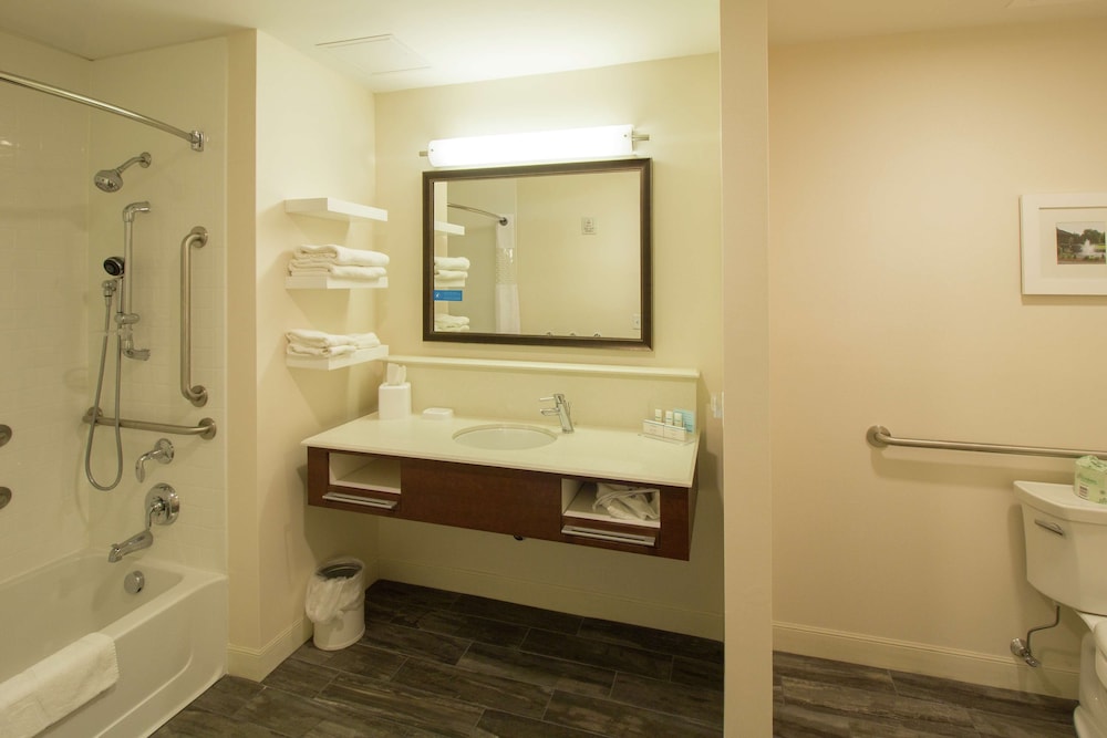 Hampton Inn & Suites Cazenovia - photo 26