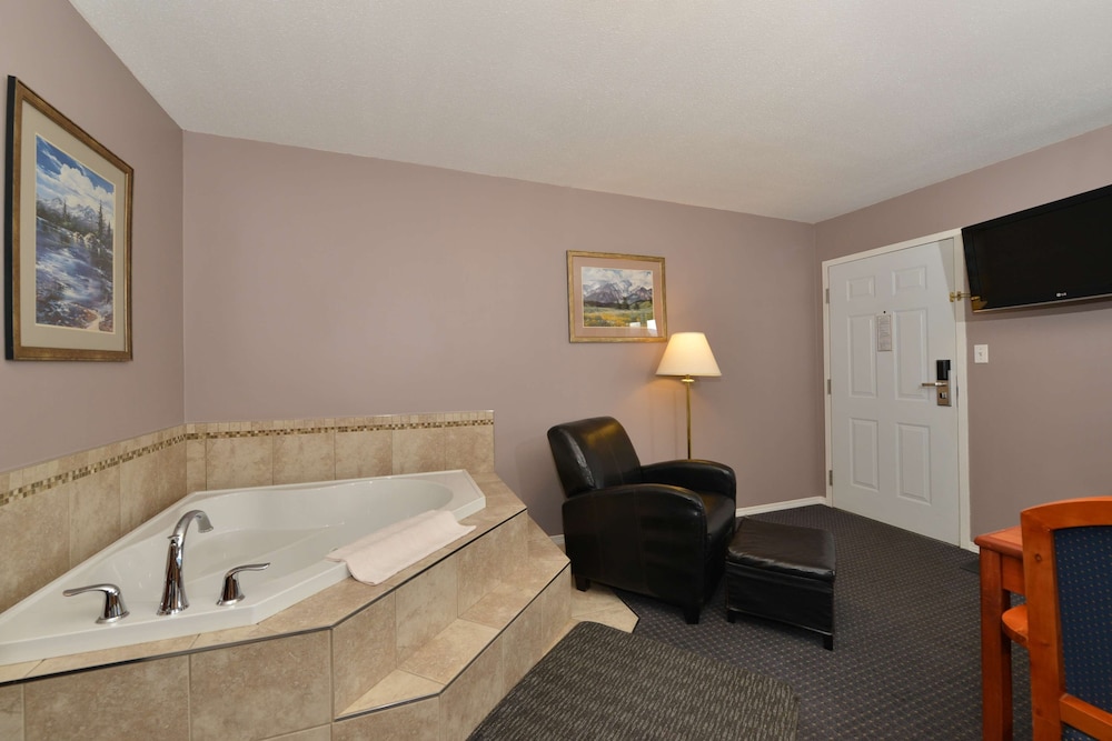 Canadas Best Value Inn & Suites Princeton - carbon neutral hotel in Princeton