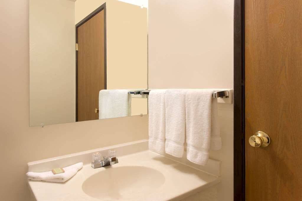 Super 8 by Wyndham Cortez Mesa Verde Area - photo 16