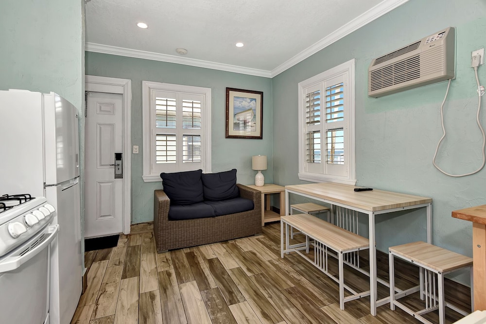 Shoreline Suites & Cabana Cottages - photo 85