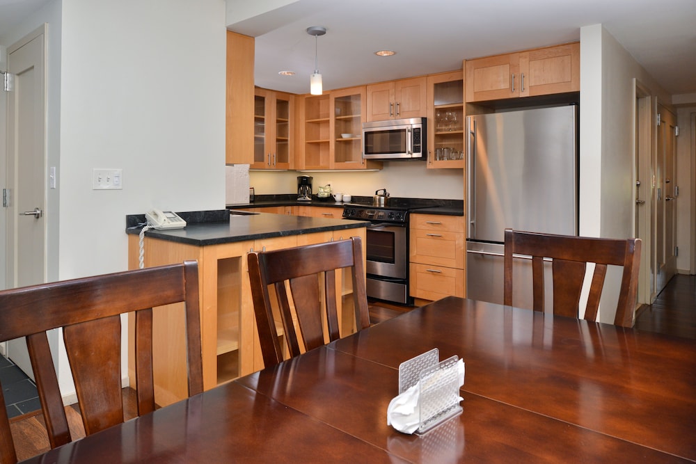 Grand Eastonian Hotel & Suites - photo 30