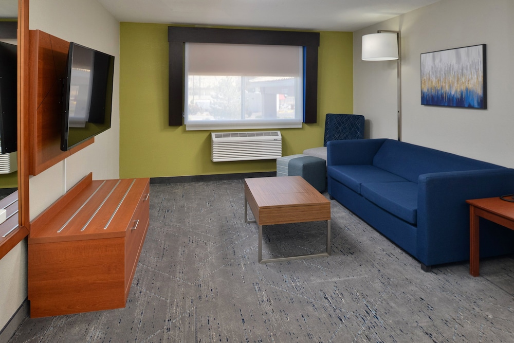 Holiday Inn Express Suites Farmington - photo 11