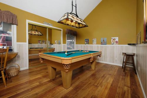 Bear Hugs - last minute hotel in Gatlinburg