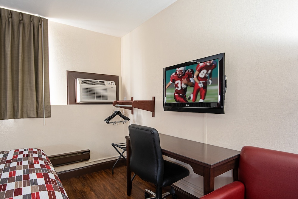 Red Roof Inn Cameron - photo 9