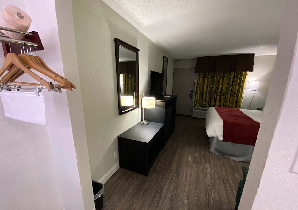 Lx Hotel Powered by ACW Circle - photo 25