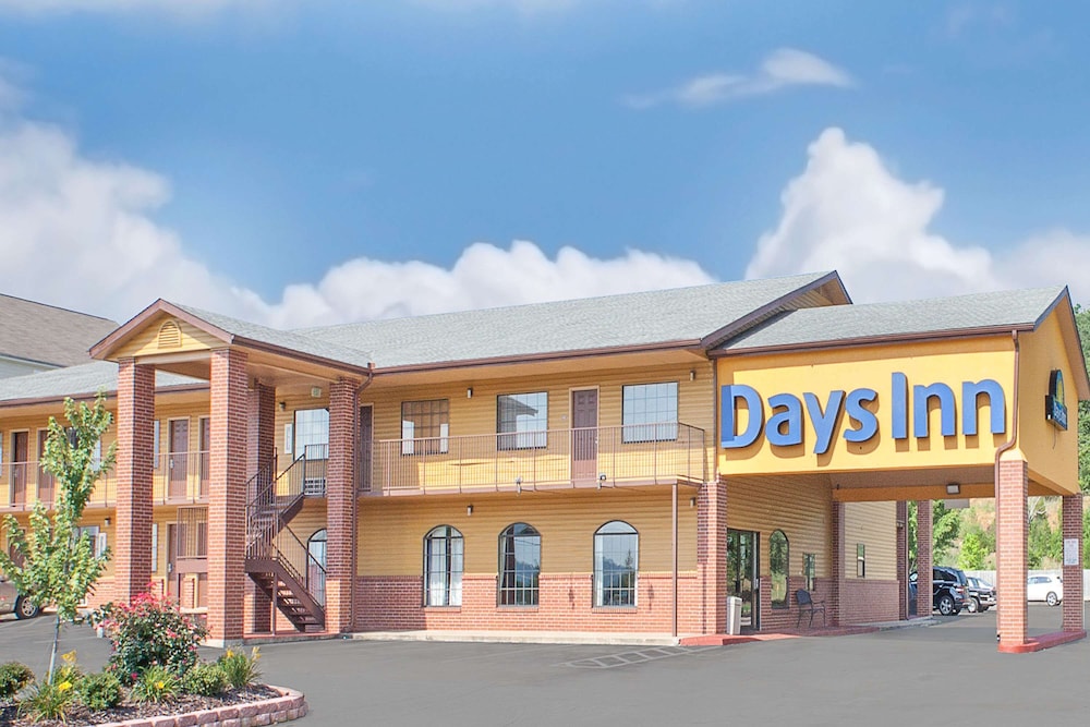 Days Inn by Wyndham Fayetteville - featured photo