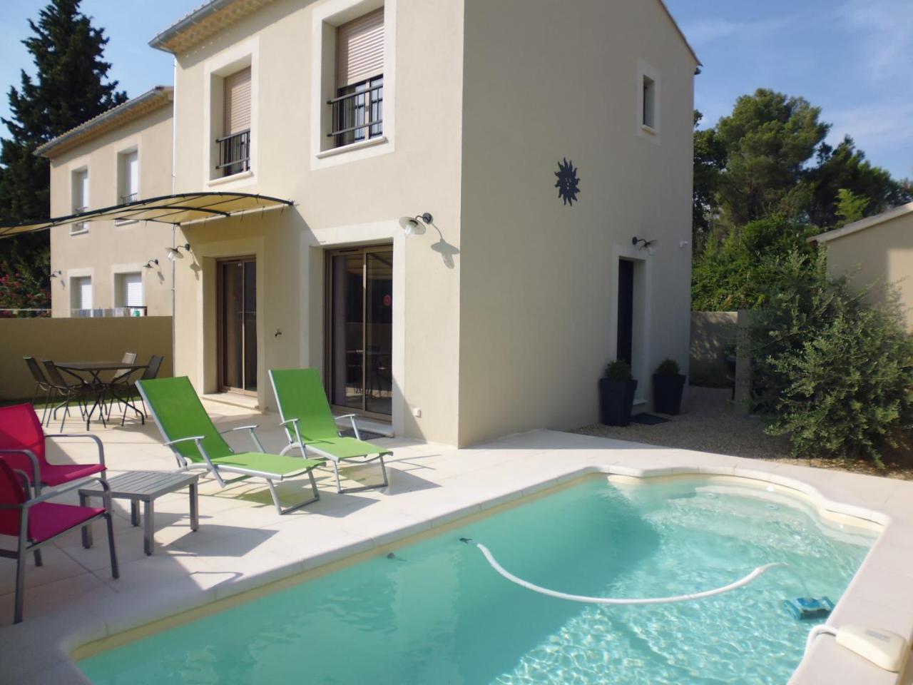 Le Cabanon de Laura — 4-Star Luxury Hotel in L'isle-Sur-La-Sorgue, France
