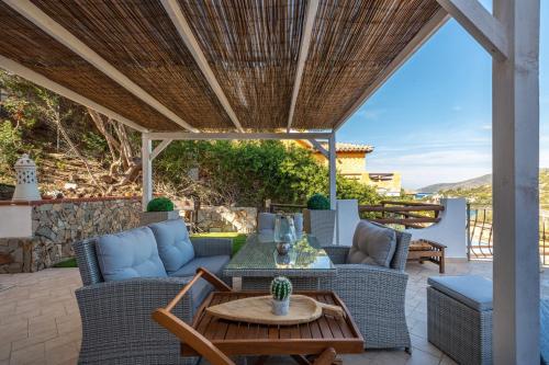 villa Camelia semi detached villa wifi stunning view — 4-Star Luxury Hotel in Maracalagonis, Italy