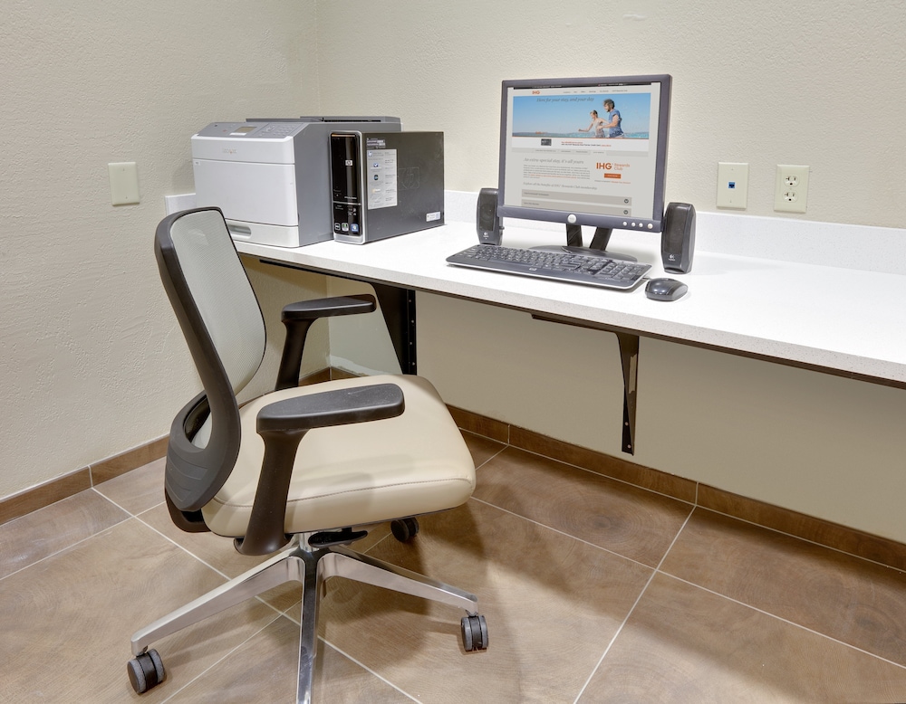 Candlewood Suites Salina by IHG - photo 22