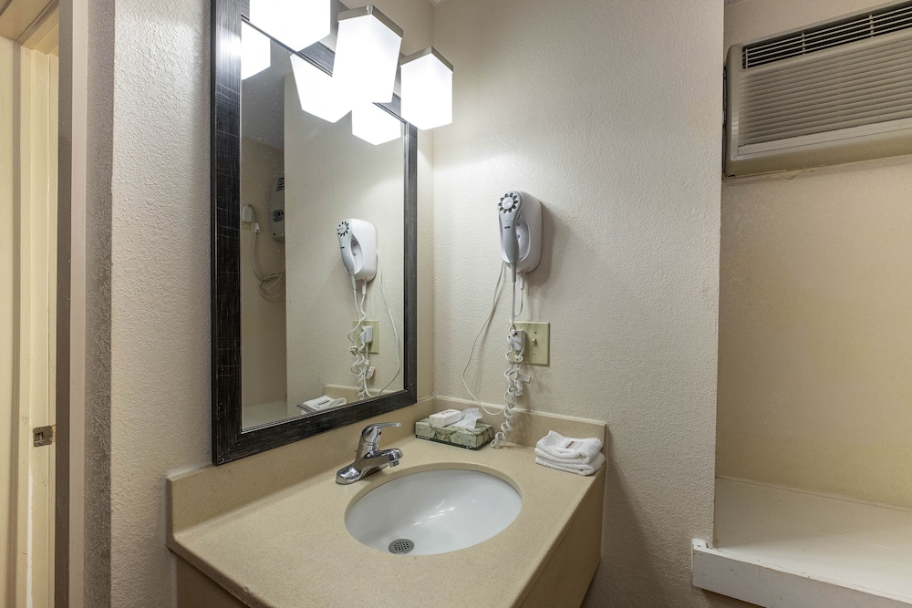 Red Roof Inn Neptune Jersey Shore - photo 18