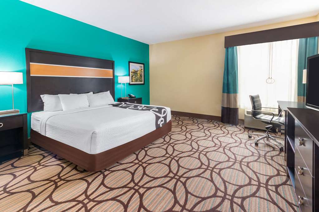 La Quinta Inn & Suites by Wyndham Carlsbad - photo 23