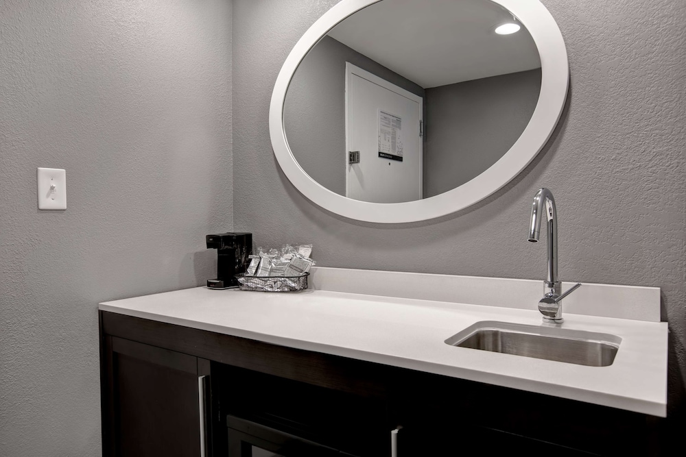 Hampton Inn Olive Branch - photo 30