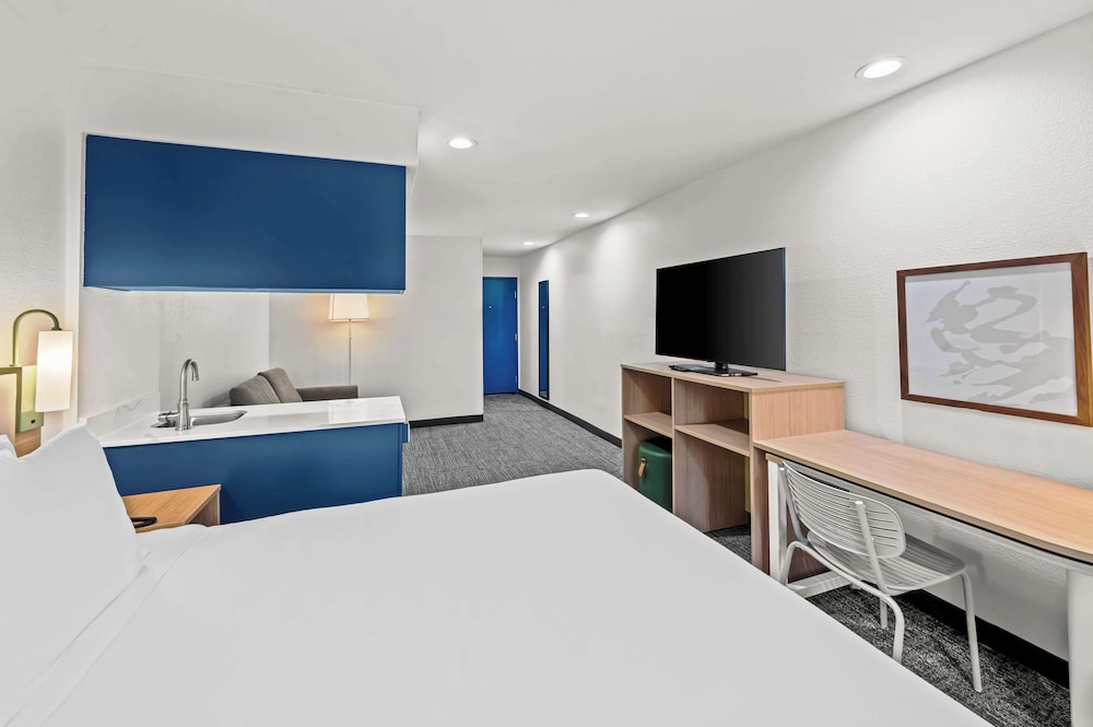 Spark by Hilton Sterling Dulles Airport - photo 15