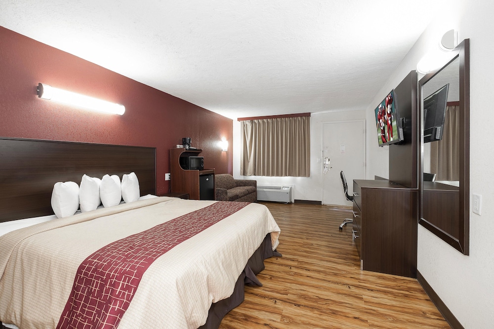 Red Roof Inn Starkville University - photo 5