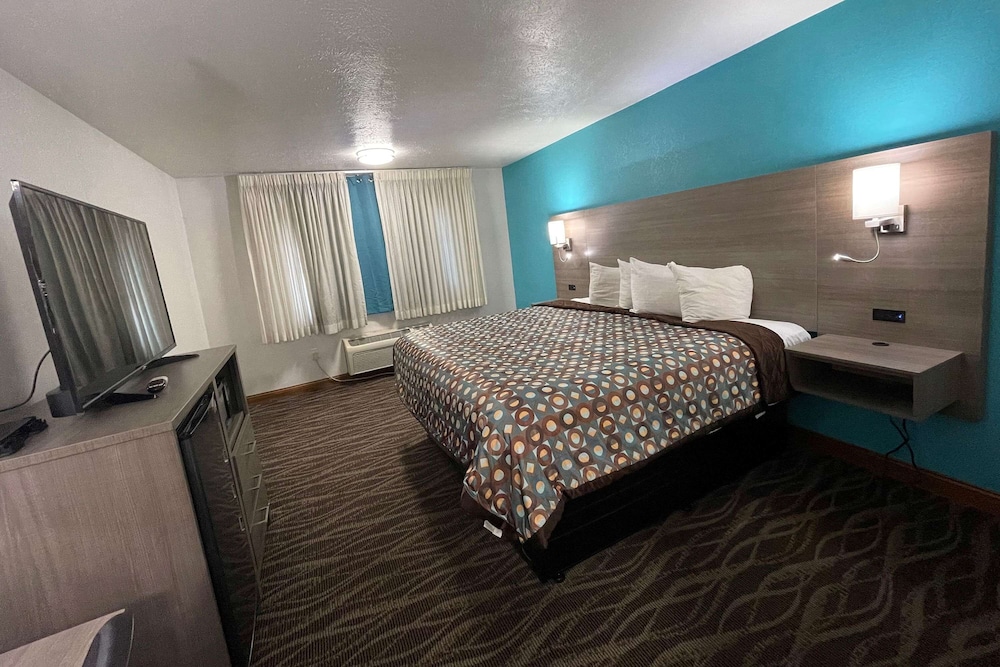 Baymont by Wyndham Bellevue Omaha - photo 13