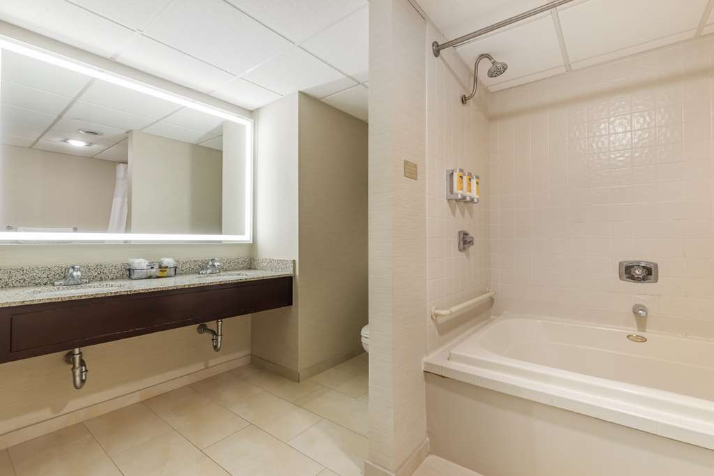 Best Western Plus Steeplegate Inn - photo 44