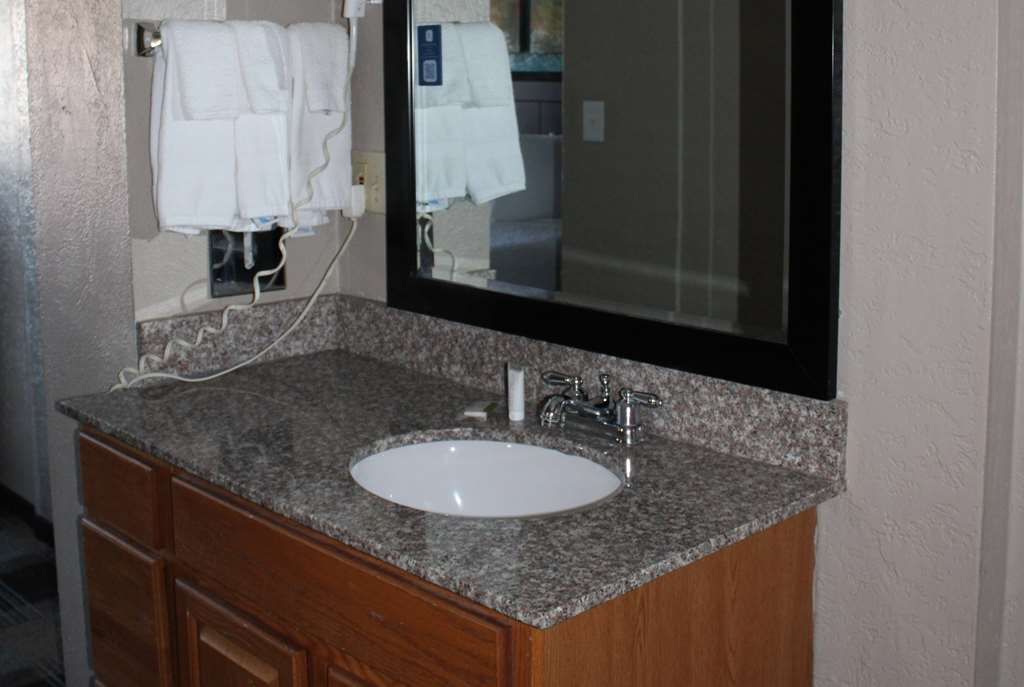 Days Inn & Suites by Wyndham Springfield on I 44 - photo 25