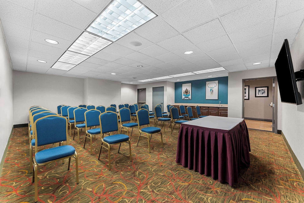 Hampton Inn Stroudsburg Poconos - photo 28