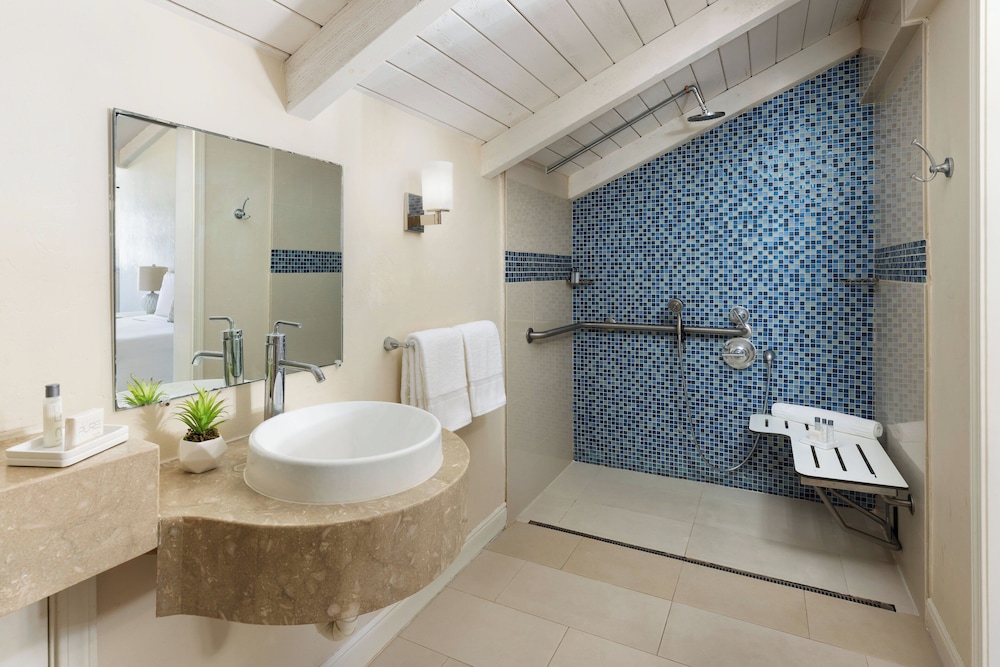 Pacific Edge Hotel - photo 67