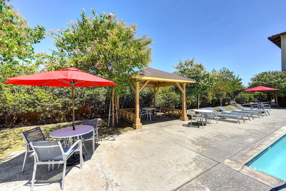 Holiday Inn Express Hotel & Suites Manteca by IHG - photo 31