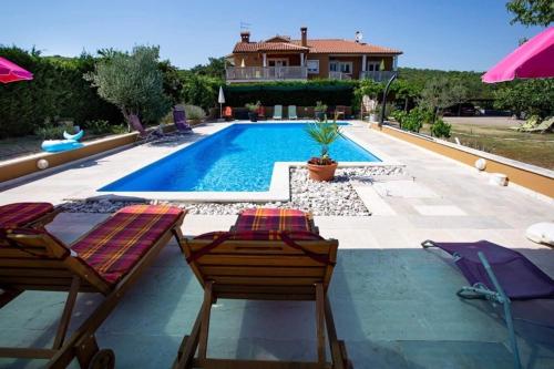 Apartments Holliday house Leylandia — 4-Star Luxury Hotel in Kanfanar, Croatia