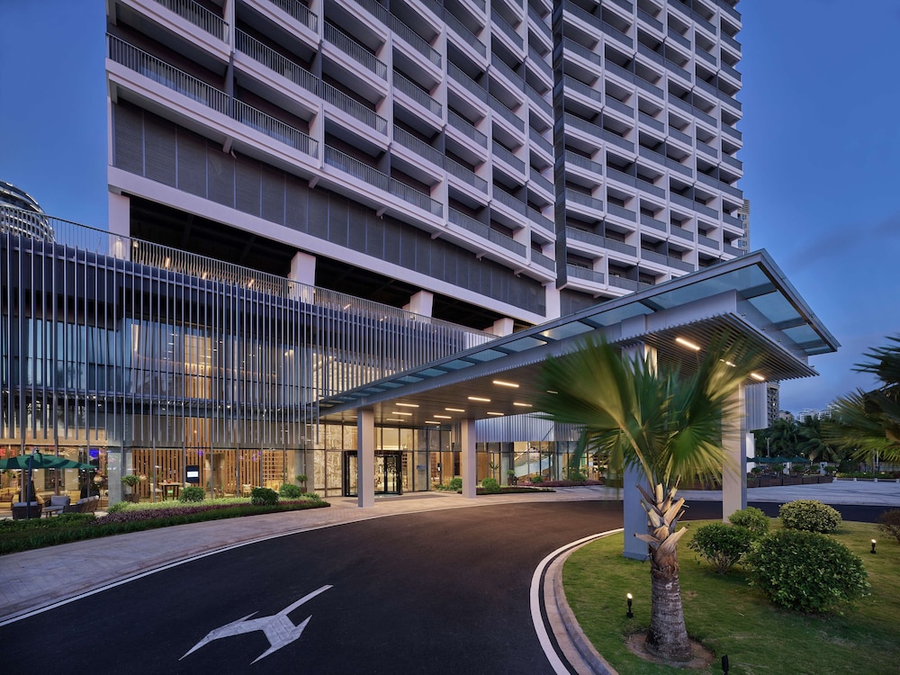 Hilton Garden Inn Sanya — 4-Star Luxury Hotel in Sanya, People's Republic of China