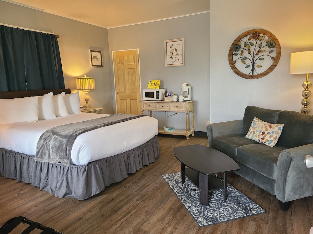 Lamplighter Cabins & Suites - photo 26