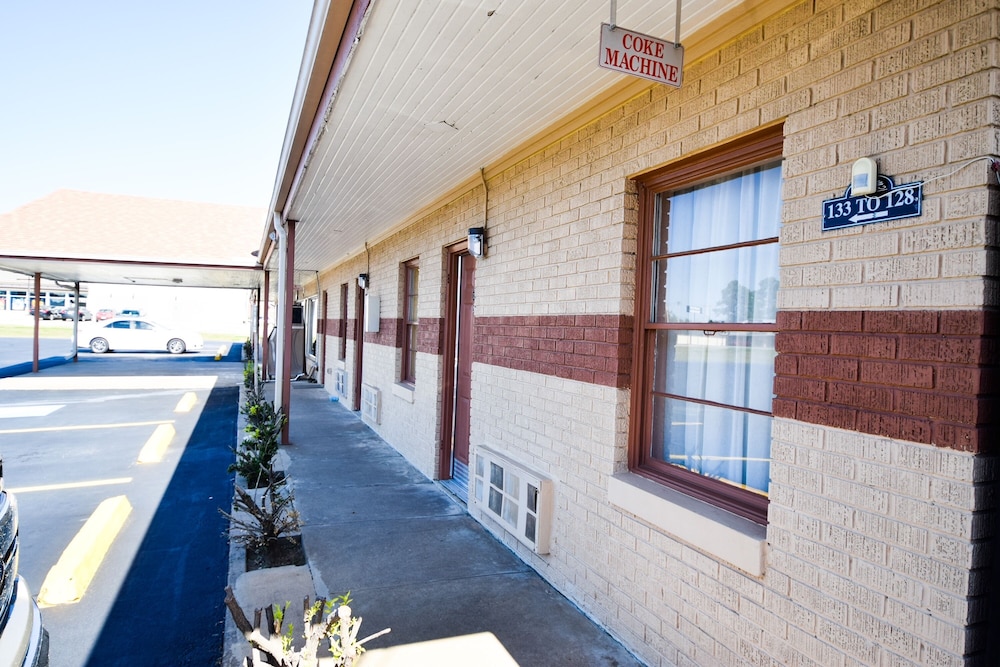 Economy Inn Beebe - photo 2